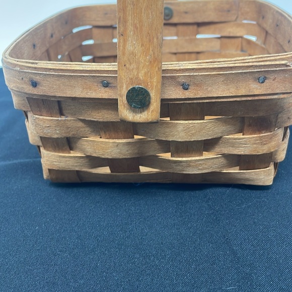 LONGABERGER Vintage Hand Woven Signed Basket with Handle - Picture 3 of 8